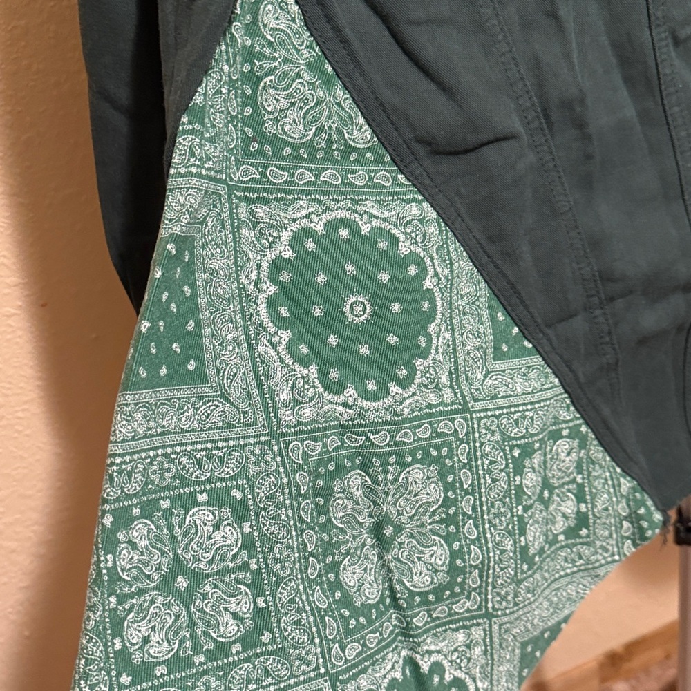 DAVI & DANI oversized Green long sleeve top Jacket Floral accents women’s small - Picture 6 of 8